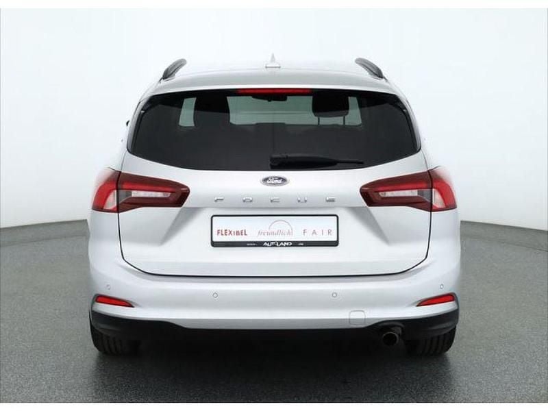Używany Ford Focus 120 KM (88 kW) 2022 Srebrny Kombi