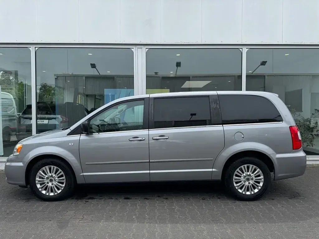 Gebraucht Lancia Voyager Silver 283 PS (208 kW) 2014 Silber Van / Kleinbus