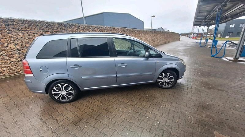 Gebraucht Opel Zafira 105 PS (77 kW) 2007 Silber Van / Kleinbus