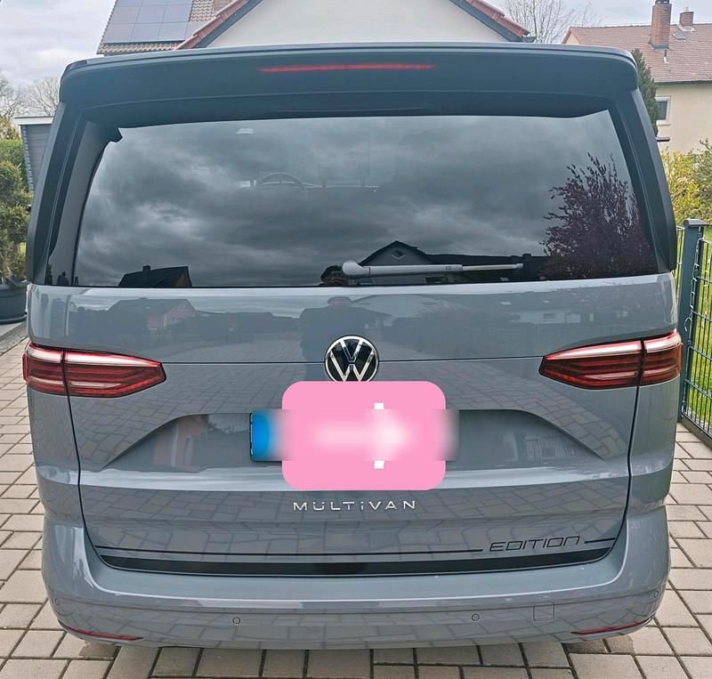 Gebraucht VW Multivan Edition 150 PS (110 kW) 2024 Grau Van / Kleinbus