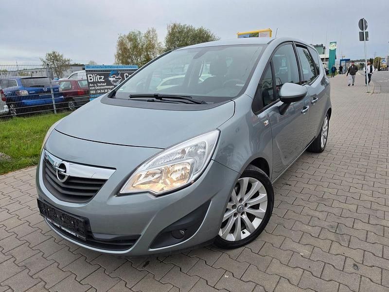 Gebraucht Opel Meriva Design Edition 101 PS (74 kW) 2011 Silber Van / Kleinbus