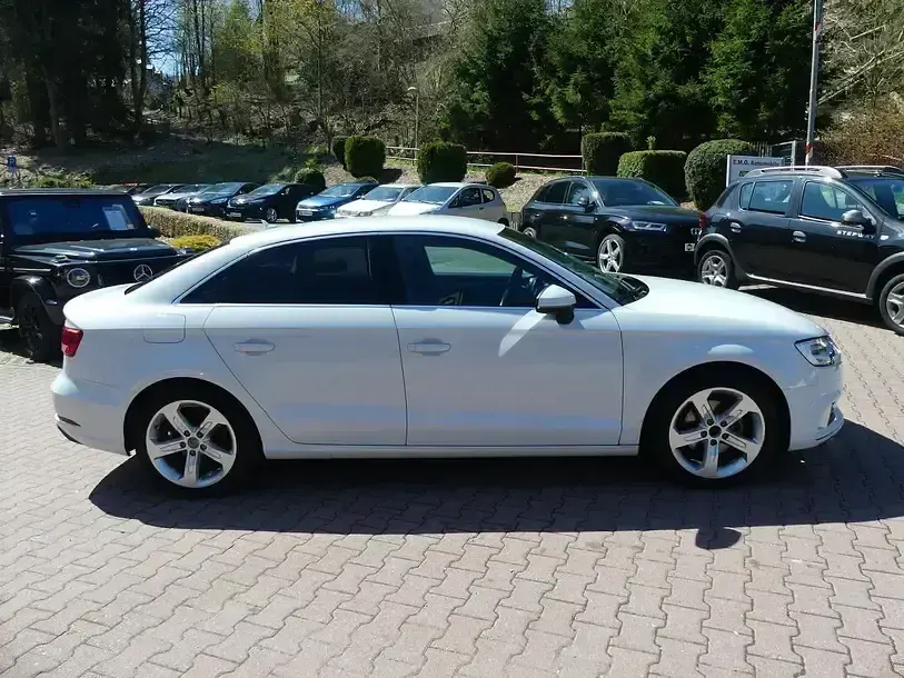 Używany Audi A3 Sport 110 KM (80 kW) 2016 Biały Sedan/Limuzyna