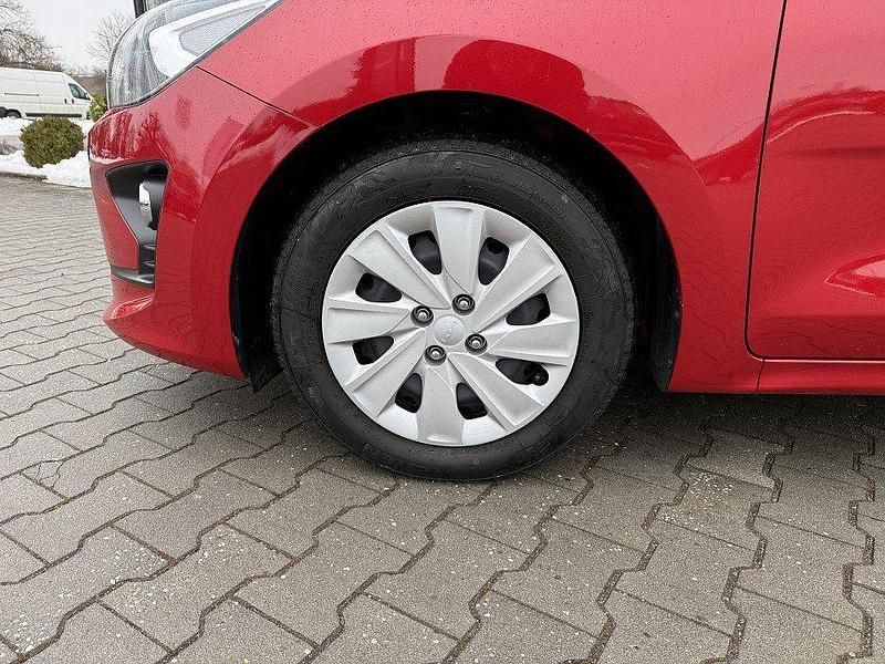 Gebraucht Kia Rio Spirit 101 PS (74 kW) 2023 Rot (metallic) Kleinwagen
