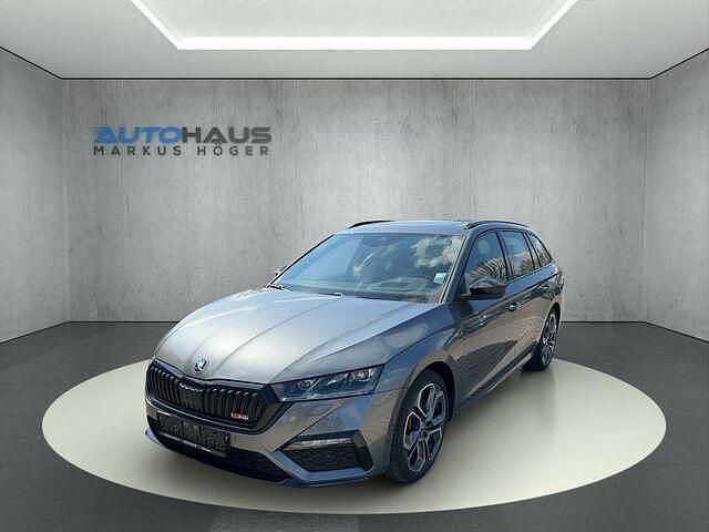 Graphitegrau metallic Gebraucht 2024 Skoda Octavia RS Kombi | 42.949 € (Etwas zu teuer) - Bild 1/4