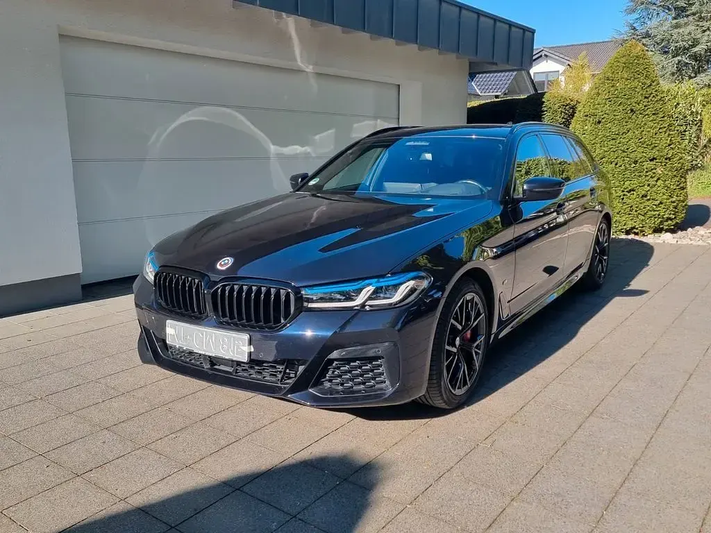 Gebraucht BMW 540 Performance 333 PS (244 kW) 2022 Schwarz Kombi