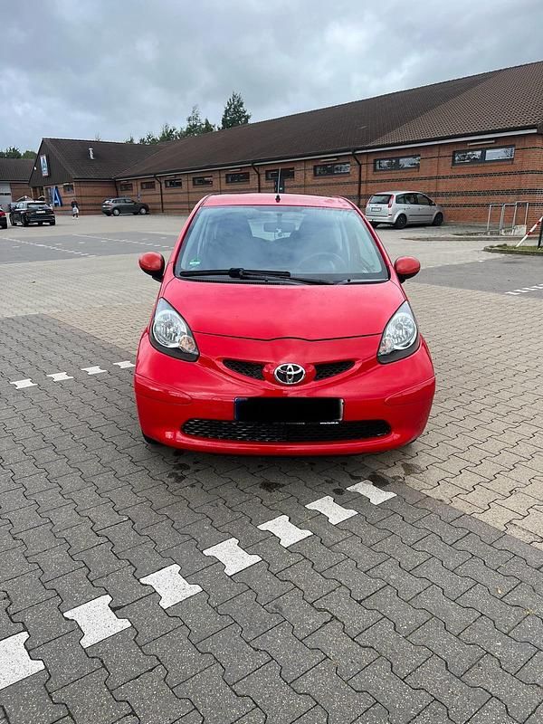 Rot Gebraucht 2006 Toyota Aygo Kleinwagen | 1.995 € (Fairer Preis) - Bild 1/4