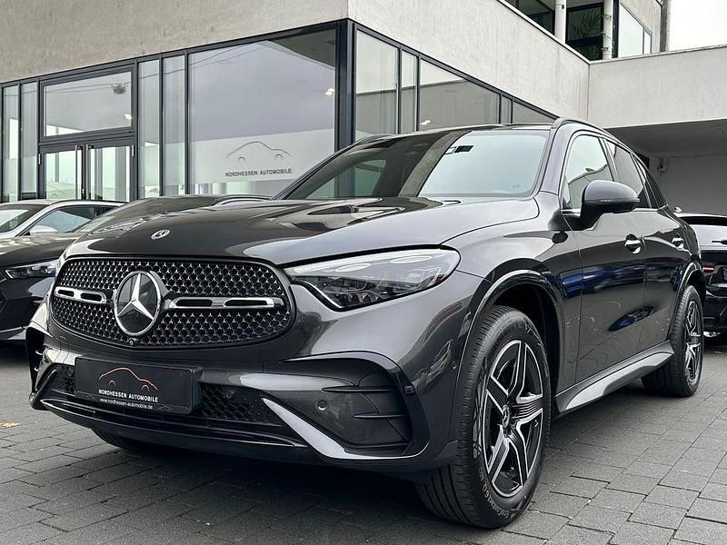 Grau Gebraucht 2023 Mercedes GLC300e AMG Line Premium SUV | 47.890 € - Bild 1/4