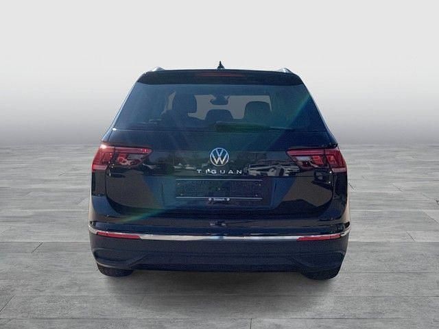 Gebraucht VW Tiguan Active 150 PS (110 kW) 2022 Deep black perleffekt (metallic) SUV