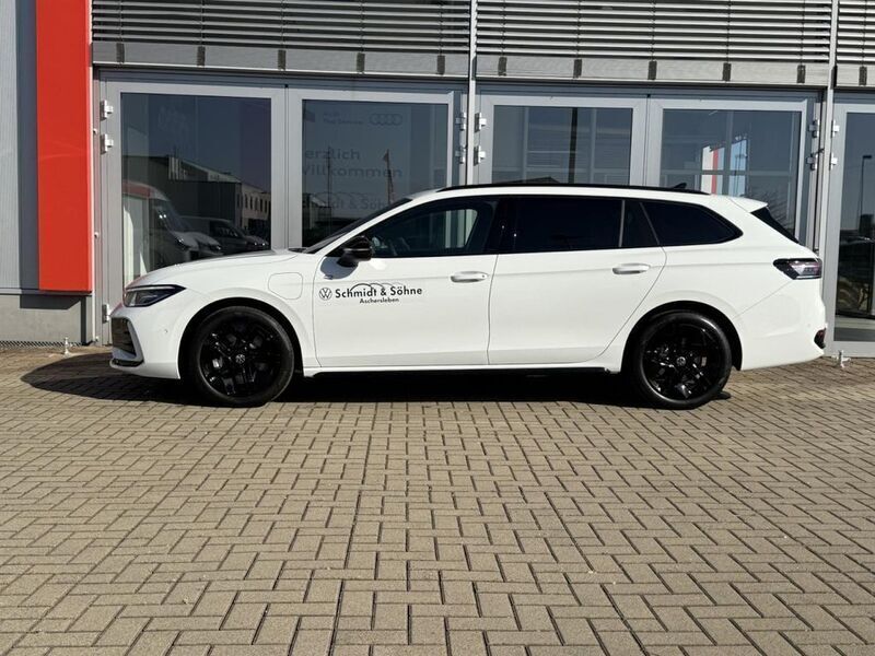Gebraucht VW Passat R-line 177 PS (130 kW) 2025 Weiß Kombi