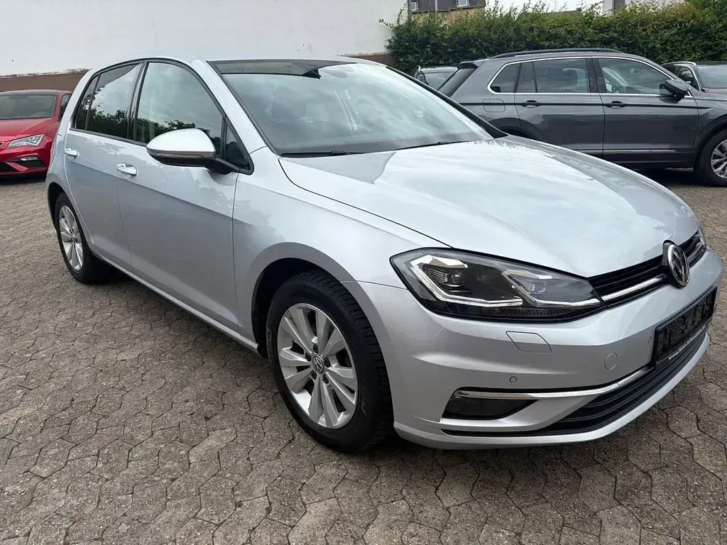 Gebraucht VW Golf VII 150 PS (110 kW) 2019 Reflexsilber Limousine