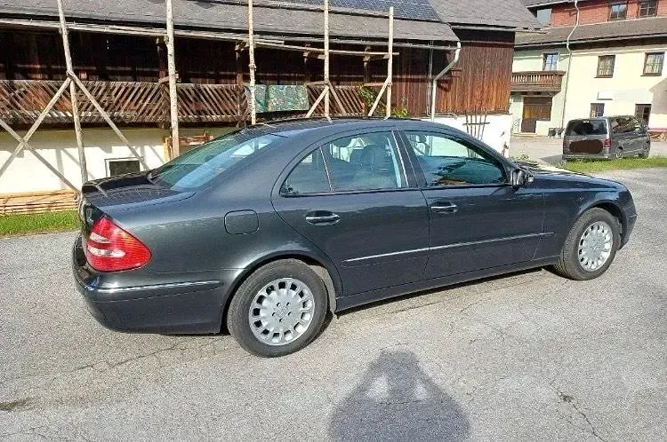 Gebraucht Mercedes E220 150 PS (110 kW) 2004 Grau Limousine