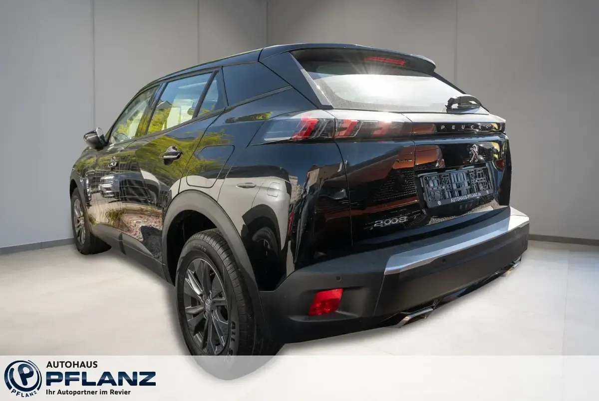 Gebraucht Peugeot 2008 Active 131 PS (96 kW) 2022 Schwarz SUV