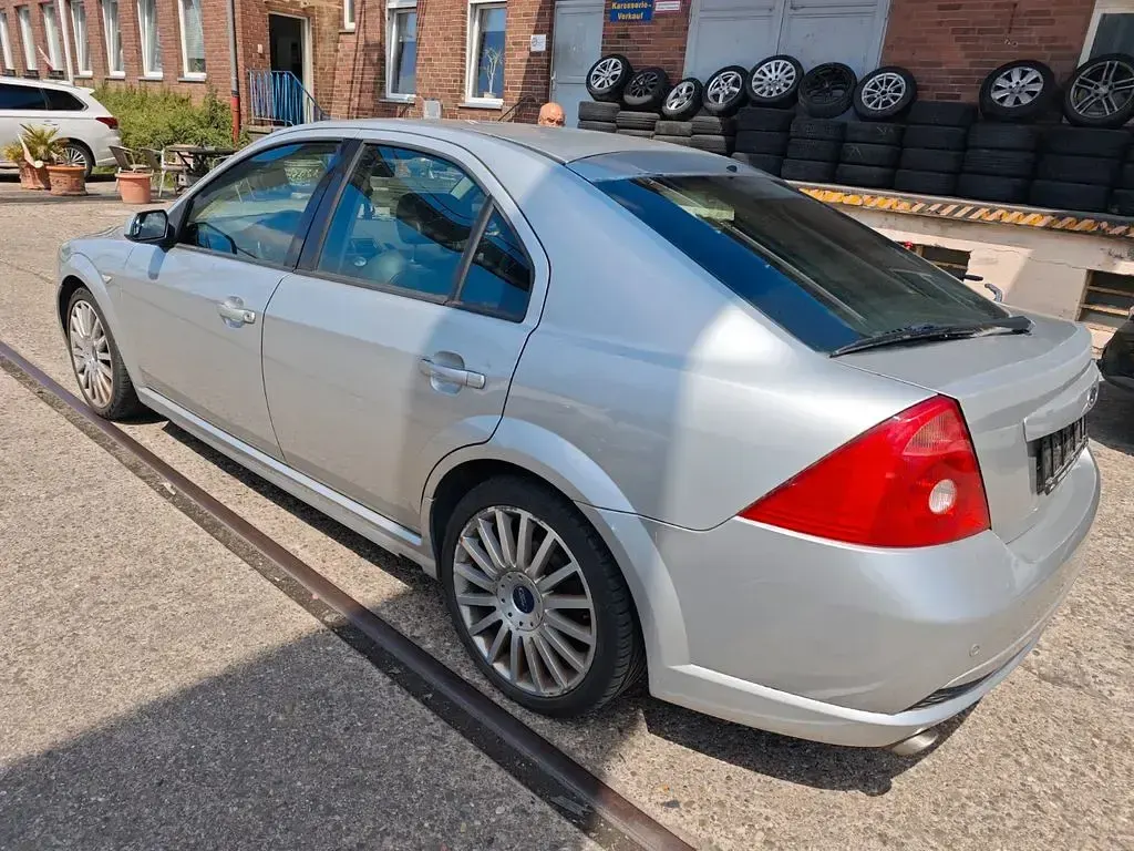 Gebraucht Ford Mondeo ST 226 PS (166 kW) 2003 Silber Limousine