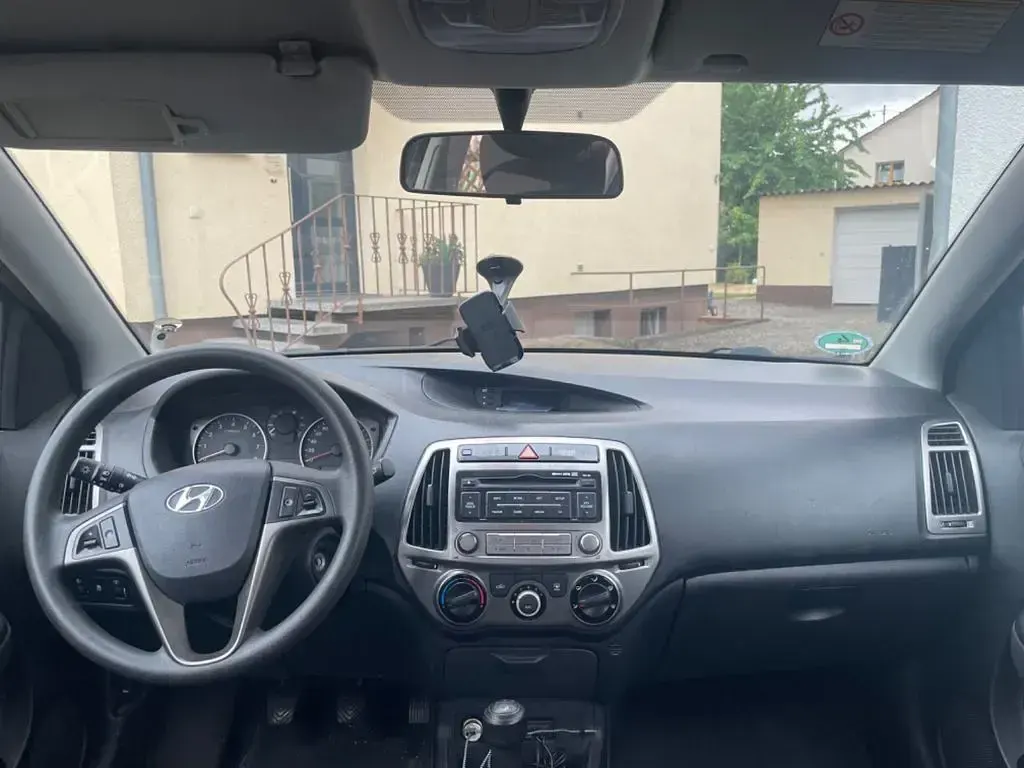 Gebraucht Hyundai i20 Classic 86 PS (63 kW) 2012 Schwarz Kleinwagen