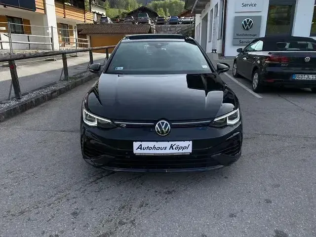 Second-hand VW Golf VIII R 320 CP (235 kW) 2024 Negru Berlinǎ