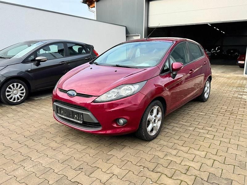 Gebraucht Ford Fiesta Trend 97 PS (71 kW) 2012 Violet Kleinwagen