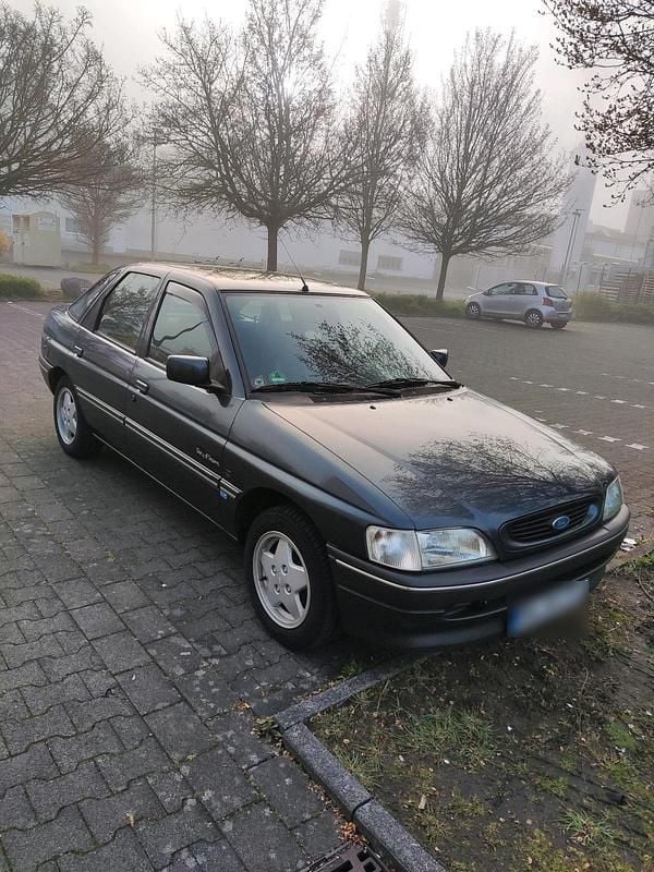 Second-hand Ford Escort 60 CP (44 kW) 1993 Andere farben Berlinǎ