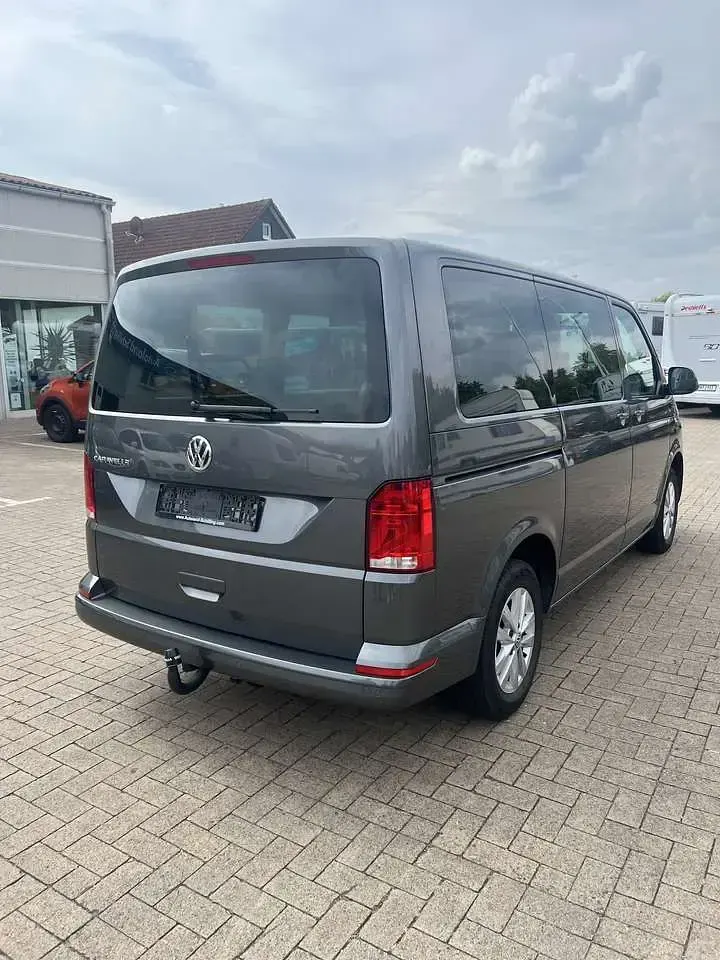 Używany VW Caravelle 150 KM (110 kW) 2020 Szary Van