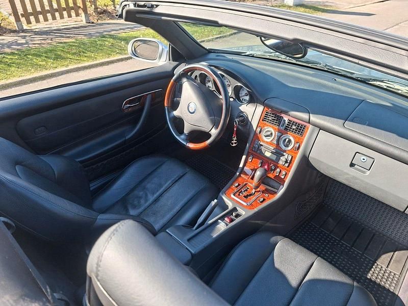 Gebraucht Mercedes SLK230 197 PS (144 kW) 2001 Silber Cabrio