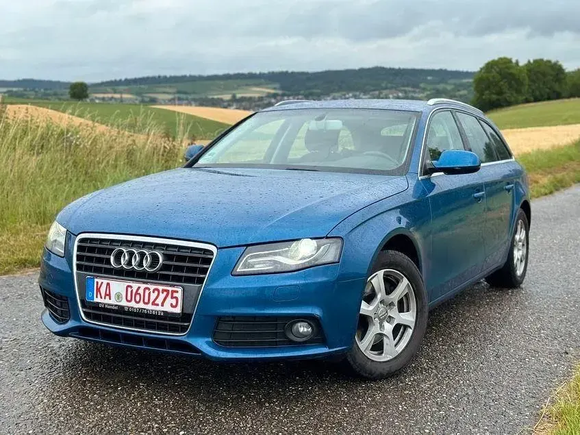 Gebraucht Audi A4 Attraction 143 PS (105 kW) 2011 Blau Kombi