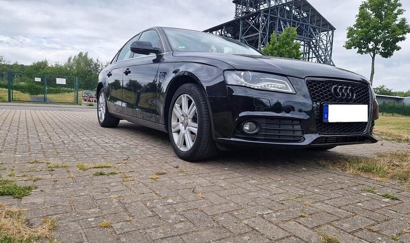 Schwarz Gebraucht 2012 Audi A4 Limousine | 7.645 € (Fairer Preis) - Bild 1/4