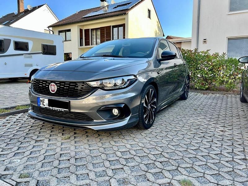 Grau Gebraucht 2019 Fiat Tipo Sport Limousine | 12.999 € (Etwas zu teuer) - Bild 1/4