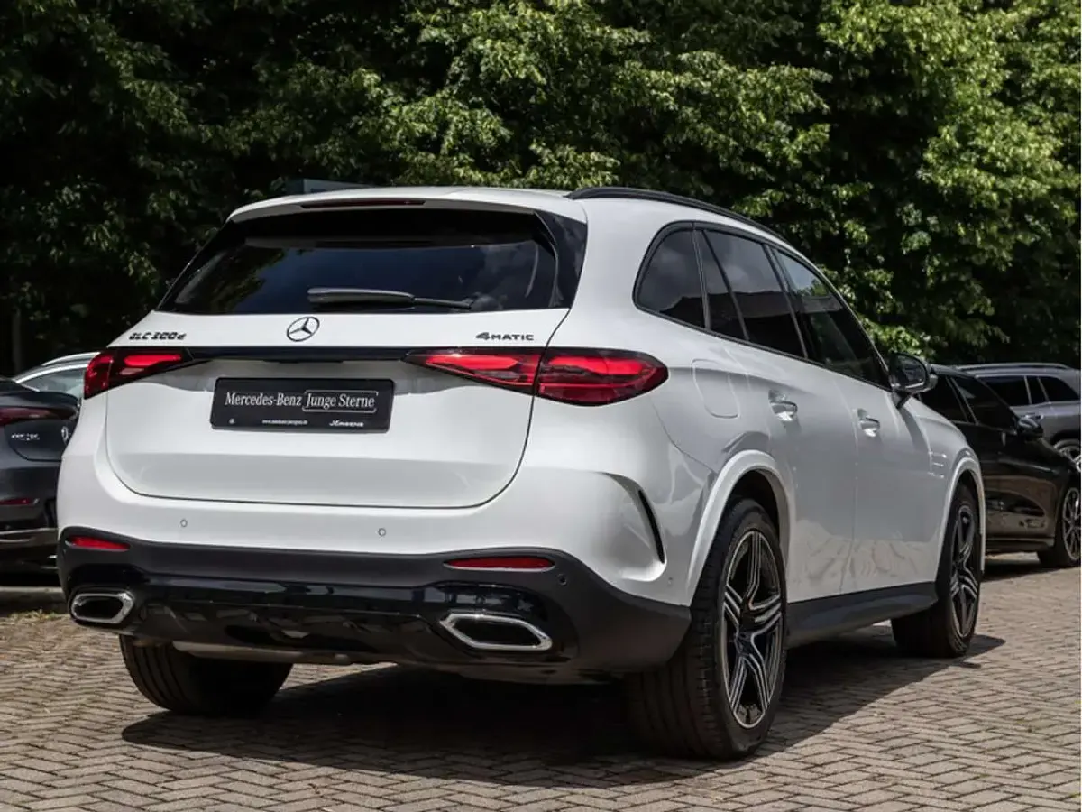 Gebraucht Mercedes GLC300 AMG 269 PS (197 kW) 2025 Unilack polarweiß SUV