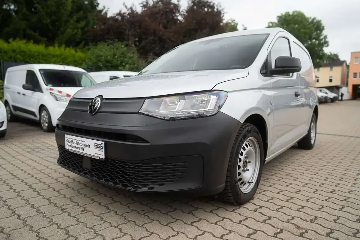 Gebraucht VW Caddy Basis 102 PS (75 kW) 2022 Silber Van / Kleinbus
