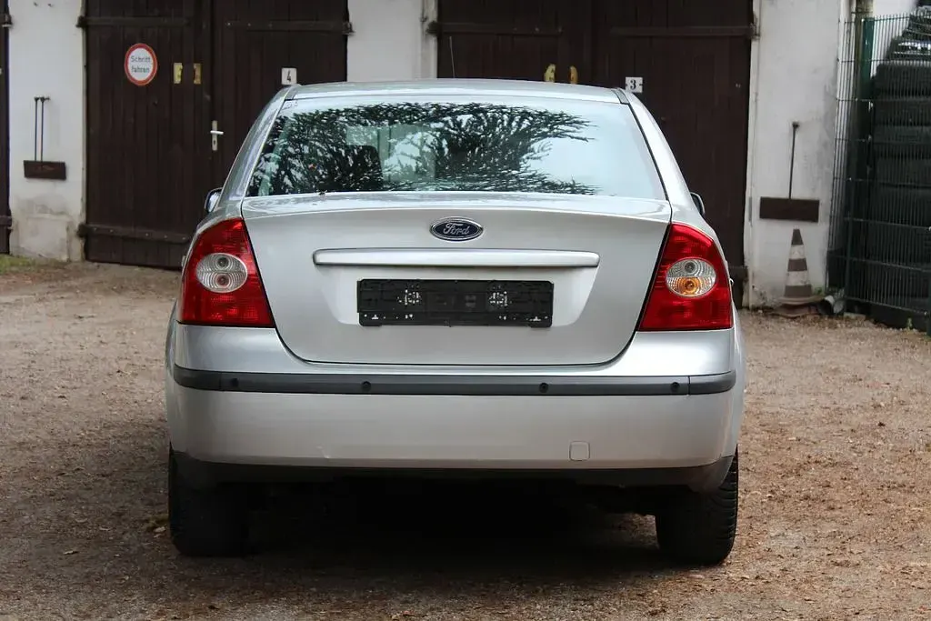 Gebraucht Ford Focus Style 101 PS (74 kW) 2007 Silber Limousine