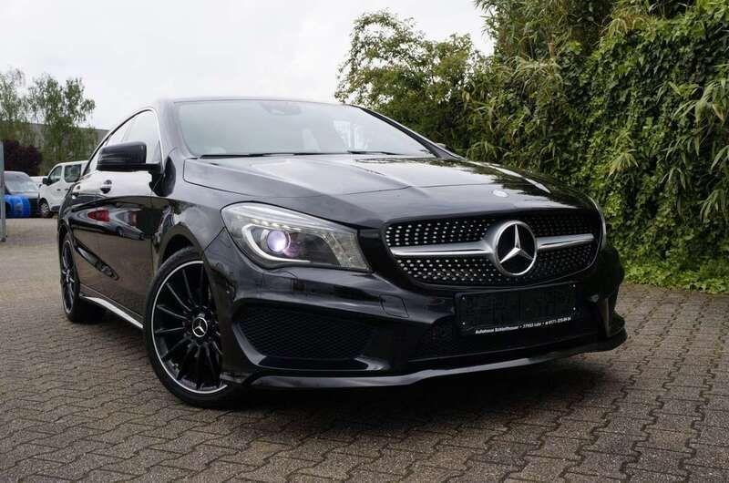 Schwarz Gebraucht 2015 Mercedes CLA250 Shooting Brake AMG Kombi | 17.490 € - Bild 1/4
