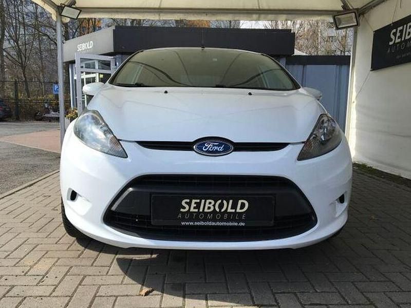 Gebraucht Ford Fiesta Trend 82 PS (60 kW) 2010 Weiß Kleinwagen