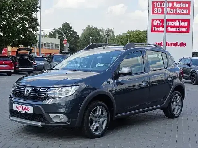 Gebraucht Dacia Sandero Essentiel 73 PS (53 kW) 2020 Grau SUV