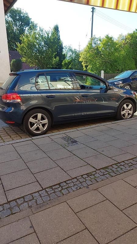 Gebraucht VW Golf VI 80 PS (58 kW) 2011 Blau Kleinwagen