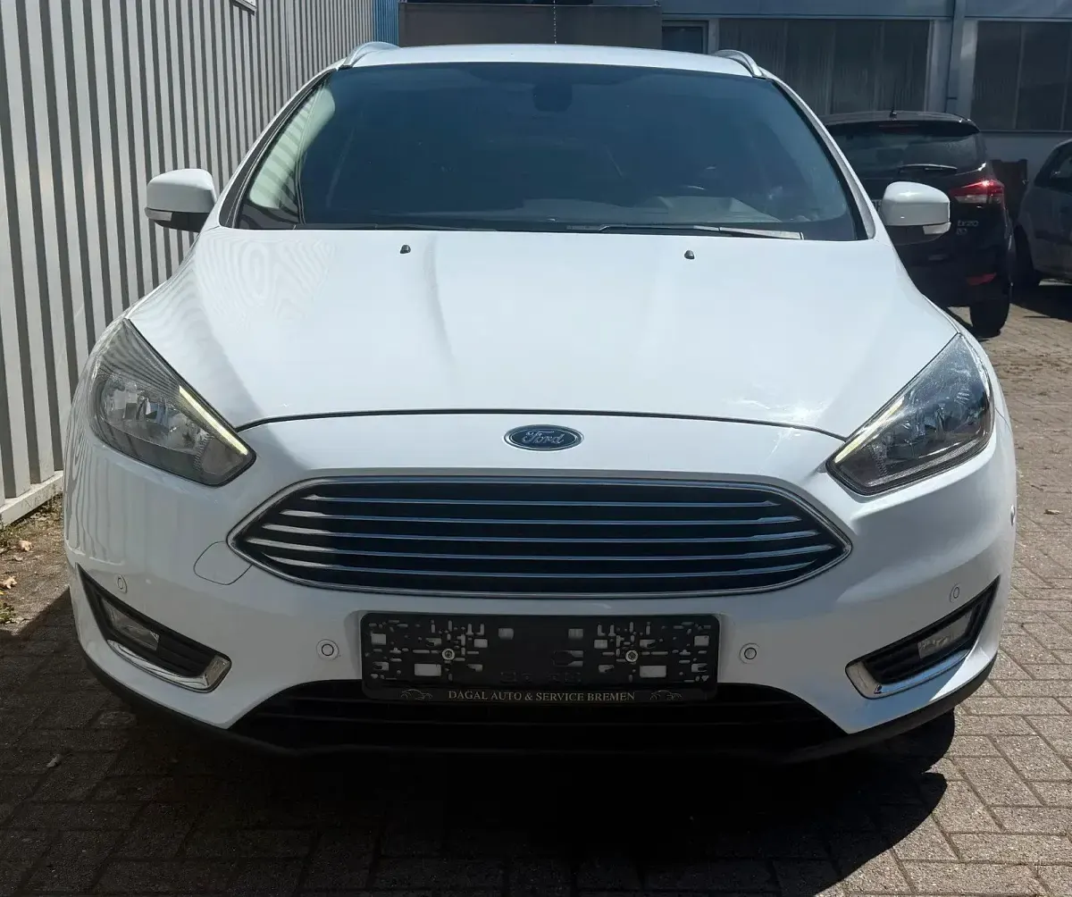 Gebraucht Ford Focus Titanium 125 PS (91 kW) 2017 Weiß Kombi