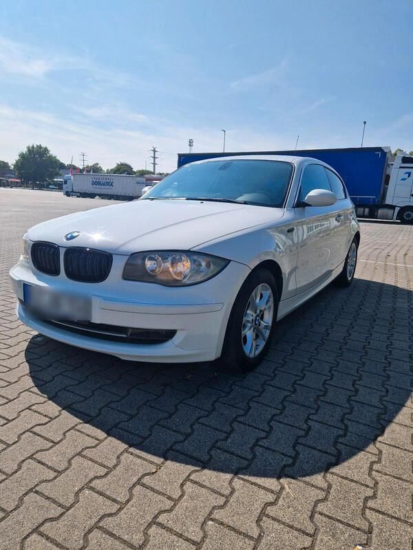 Weiß Gebraucht 2007 BMW 116 Kleinwagen | 5.850 € (Etwas zu teuer) - Bild 1/4
