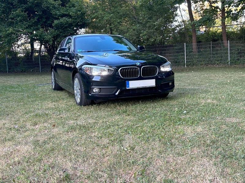 Schwarz Gebraucht 2016 BMW 116 Efficient Dynamics Kleinwagen | 11.500 € (Fairer Preis) - Bild 1/4