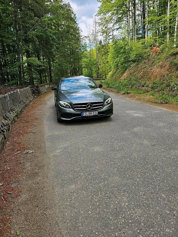 Gebraucht Mercedes E220 Avantgarde 194 PS (142 kW) 2016 Grau Limousine