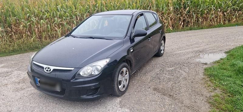 Schwarz Gebraucht 2010 Hyundai i30 Kleinwagen | 1.100 € (Superpreis) - Bild 1/4