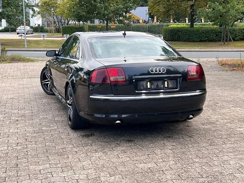 Schwarz Gebraucht 2004 Audi A8 Limousine | 4.500 € (Fairer Preis) - Bild 1/4