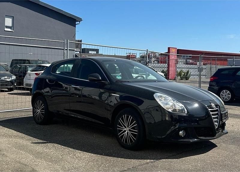 Gebraucht Alfa Romeo Giulietta 105 PS (77 kW) 2014 Schwarz Kleinwagen