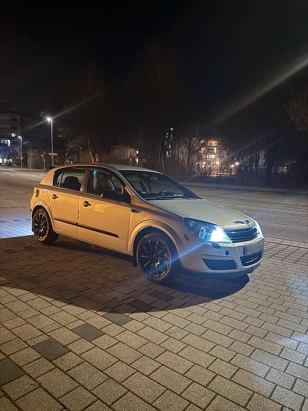 Gebraucht Opel Astra 105 PS (77 kW) 2005 Silber Limousine