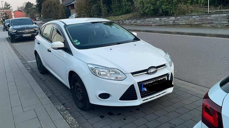 Gebraucht Ford Focus 75 PS (55 kW) 2014 Weiß Limousine