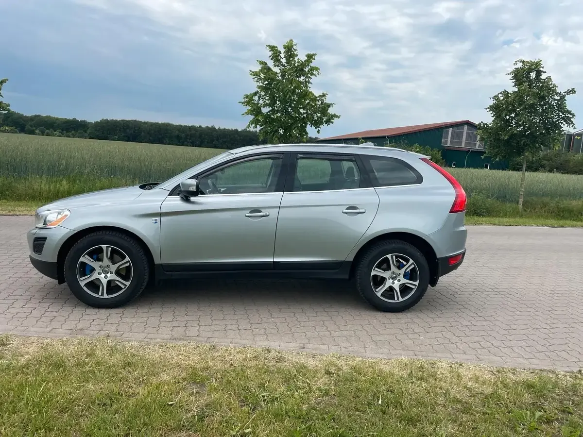 Gebraucht Volvo XC60 215 PS (158 kW) 2013 Silber SUV