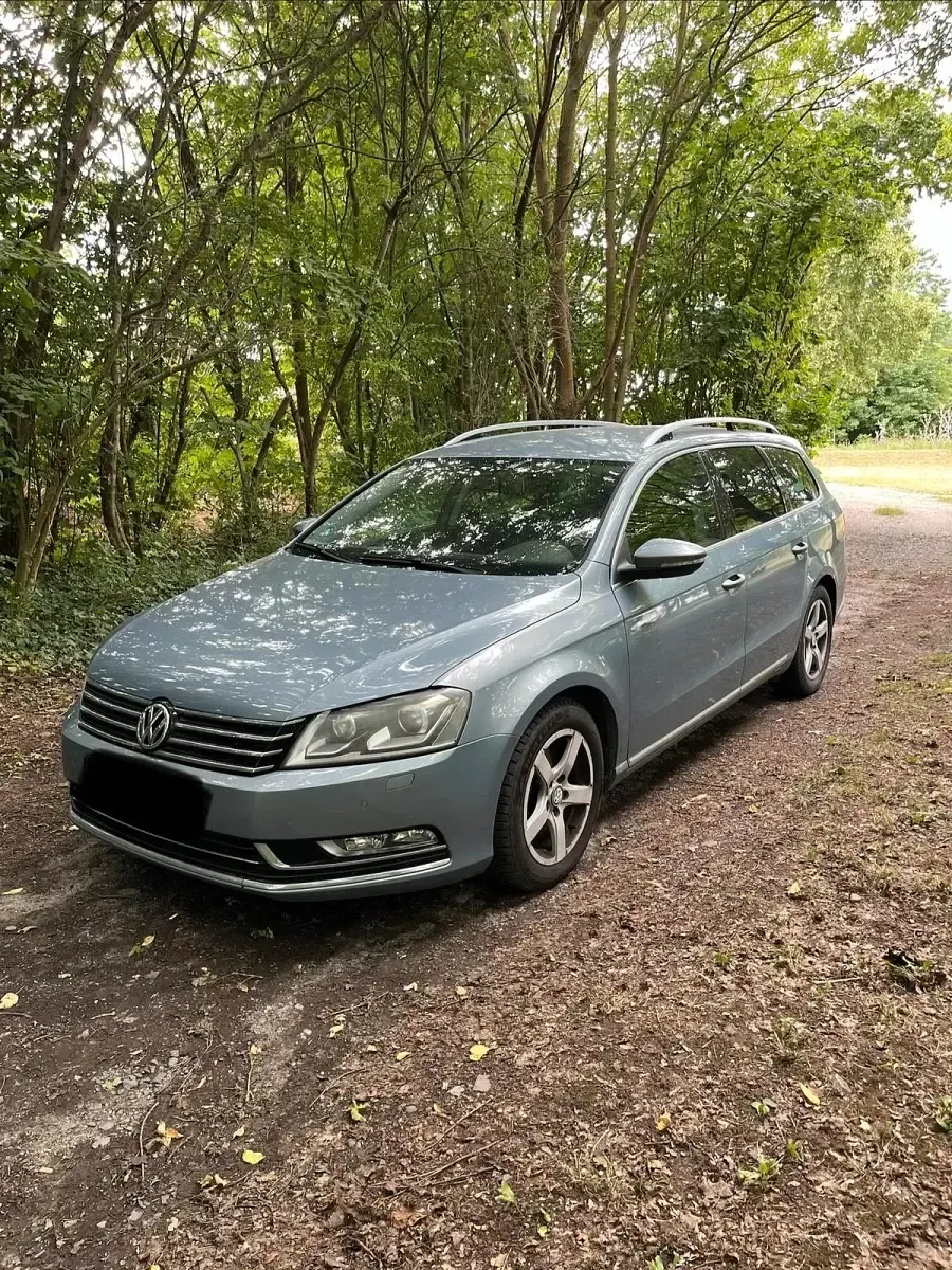 Gebraucht VW Passat Highline 105 PS (77 kW) 2012 Blau Kombi