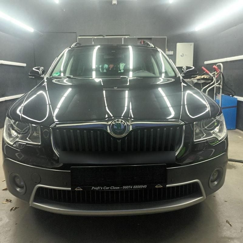 Schwarz Gebraucht 2013 Skoda Superb Elegance Kombi | 10.000 € (Guter Preis) - Bild 1/4
