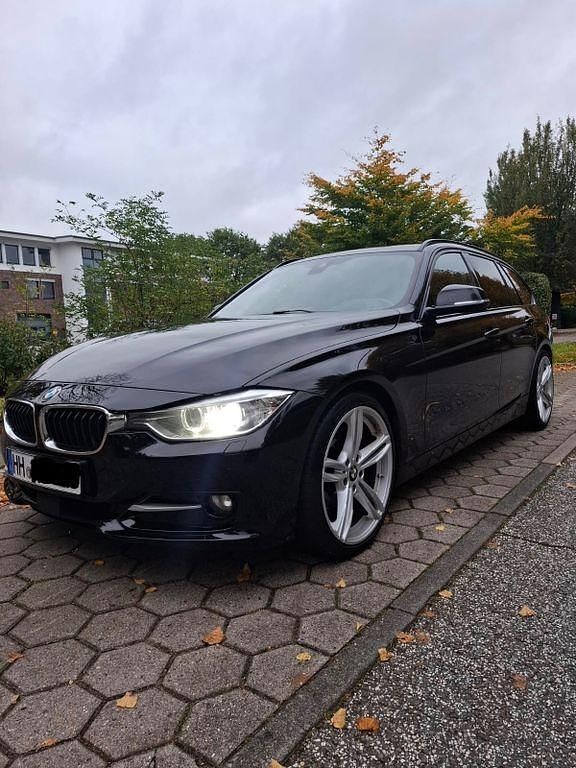 Schwarz Gebraucht 2014 BMW 320 Sport Line Kombi | 9.250 € (Superpreis) - Bild 1/4