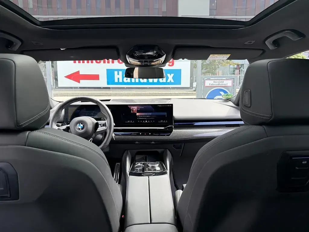 Gebraucht BMW 520 M Sport 197 PS (144 kW) 2024 Grau Limousine