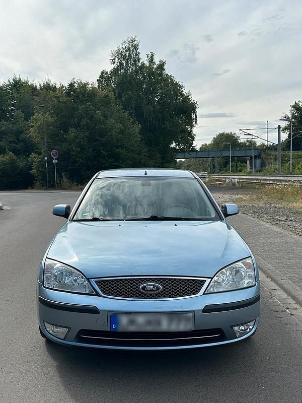 Gebraucht Ford Mondeo 145 PS (106 kW) 2003 Blau Limousine