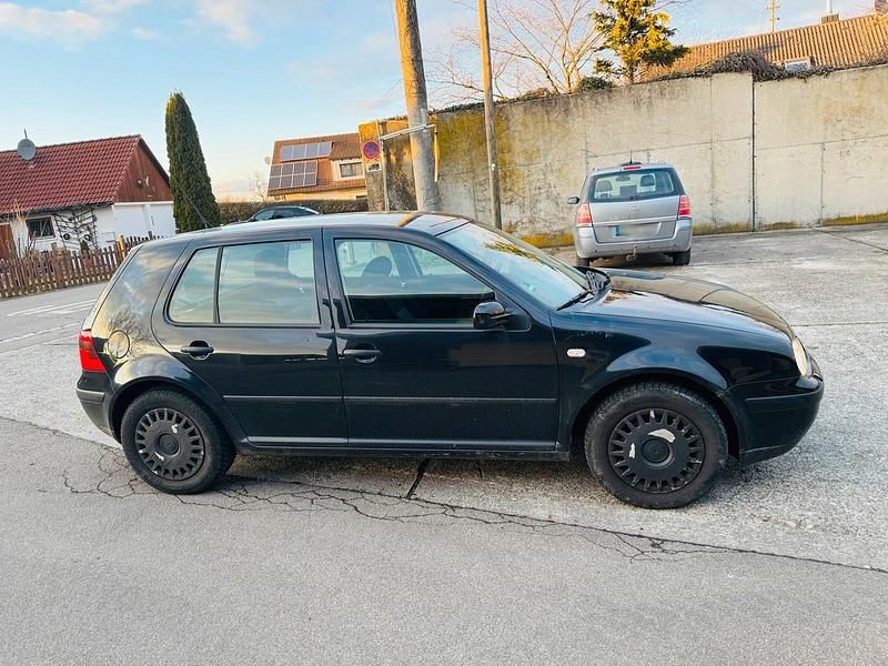 Gebraucht VW Golf IV 75 PS (55 kW) 2002 Schwarz Kleinwagen