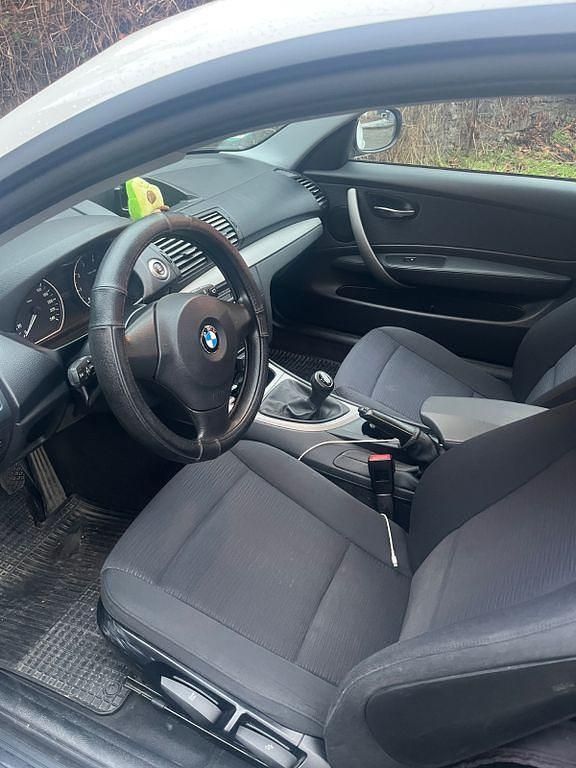 Gebraucht BMW 116 122 PS (89 kW) 2010 Schwarz Kleinwagen